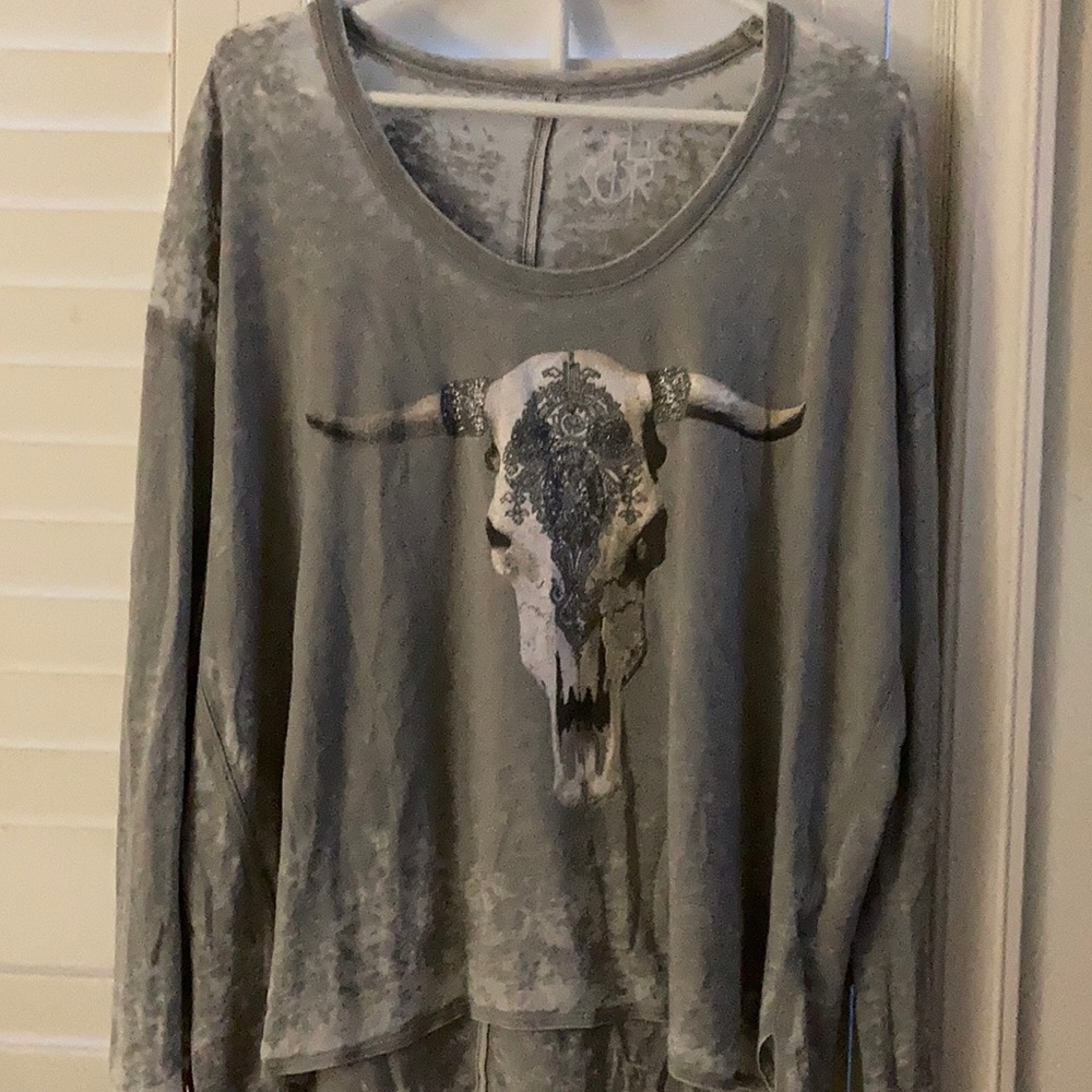 Cha Sor grey mottled steer head shirt